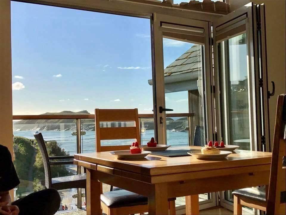 Porth Sands Beachfront *